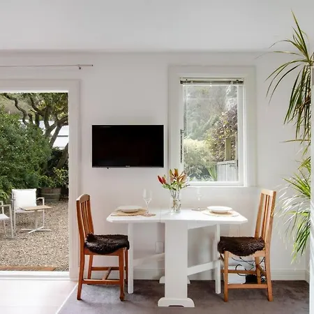 Tiny Home Big Vibes In Central Napier Exterior photo